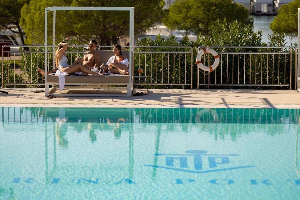 Floating Sea House Shark 3 Daire Portorož Dış mekan fotoğraf