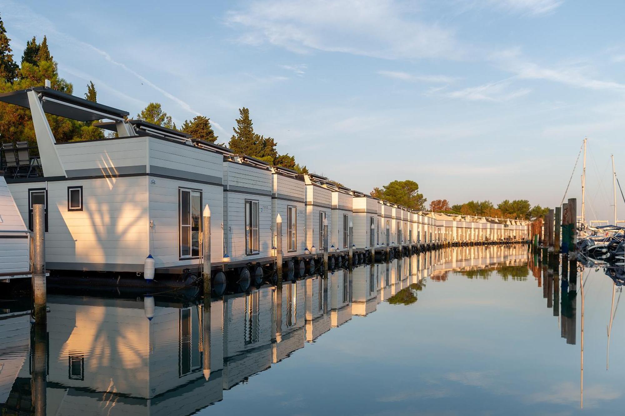 Floating Sea House Shark 3 Daire Portorož Dış mekan fotoğraf