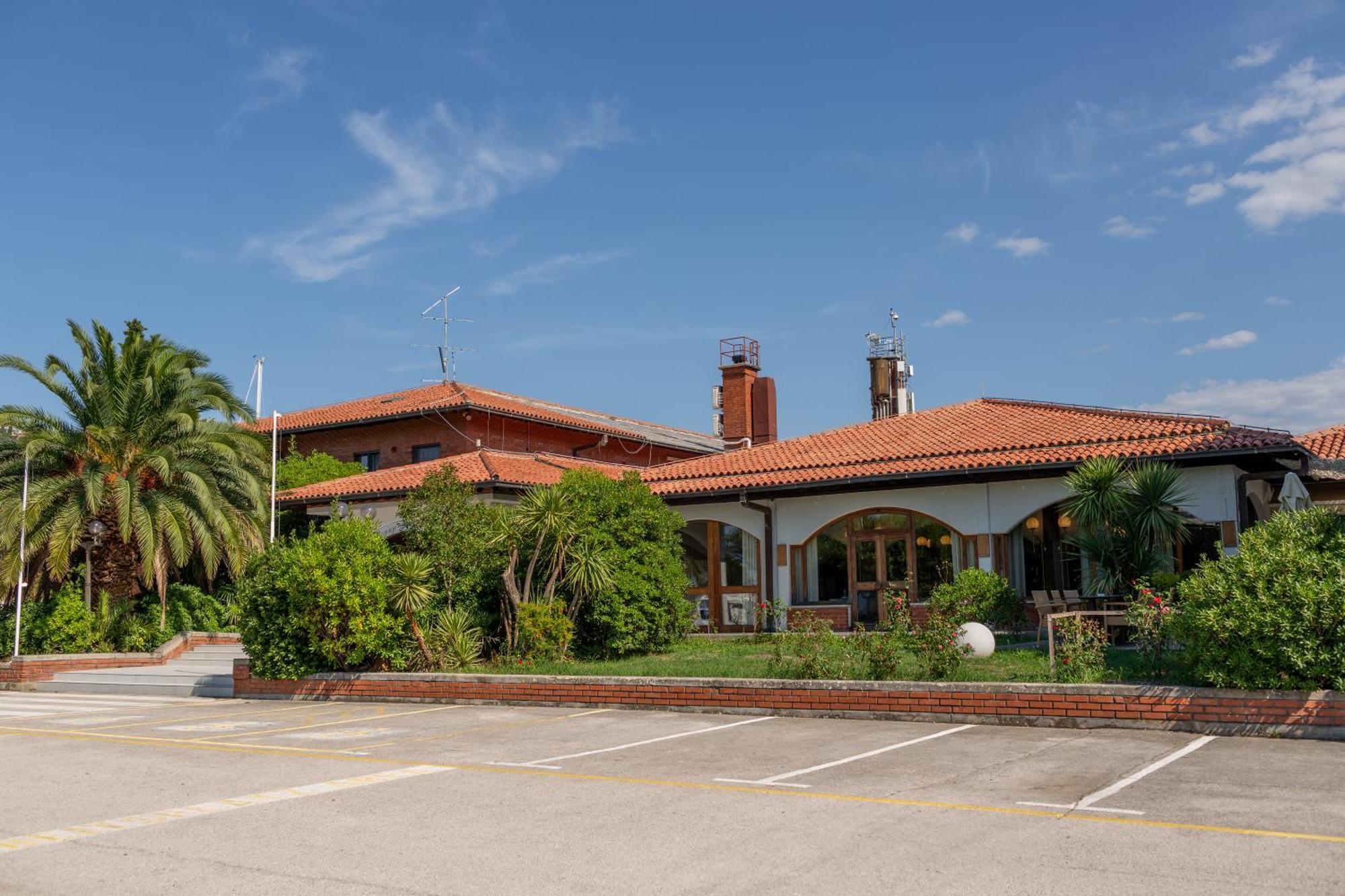 Floating Sea House Shark 3 Daire Portorož Dış mekan fotoğraf